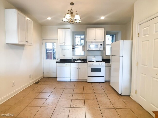 Building Photo - 4 br, 2 bath Townhome - 4159 Terrace St