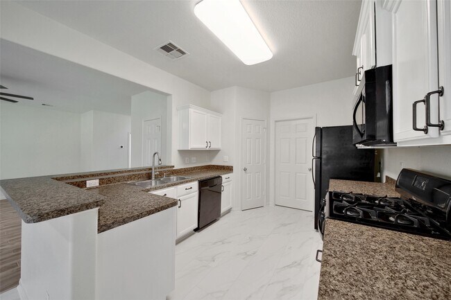Foto del edificio - 305 Crooked Pine Court