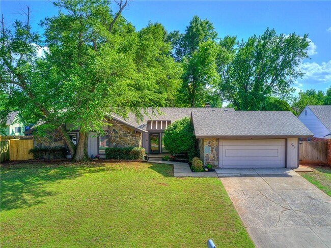 Photo - 205 N Easy St House