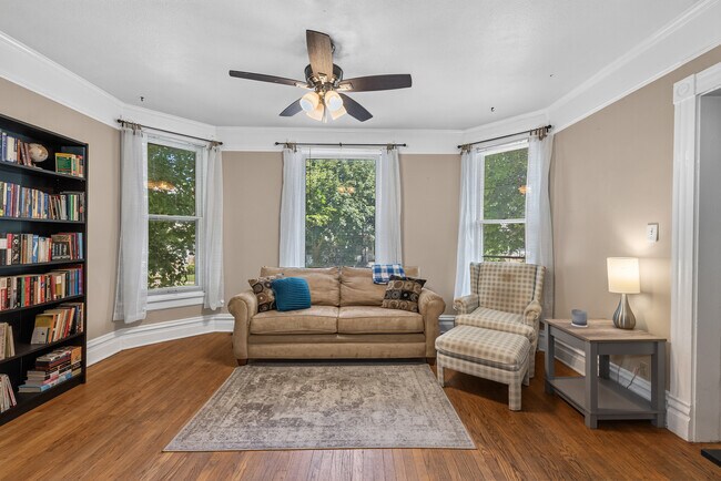 Foto del edificio - 3257 N Newhall St