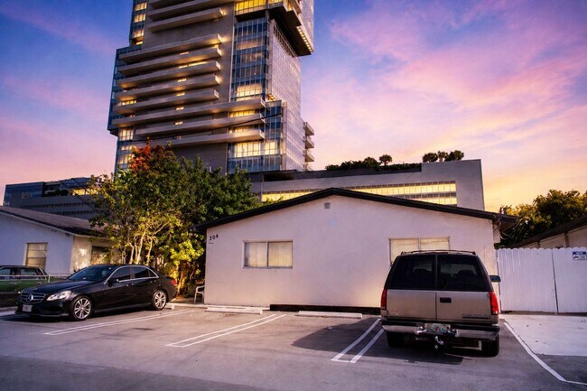 Foto del edificio - 304 SE 9th Ct