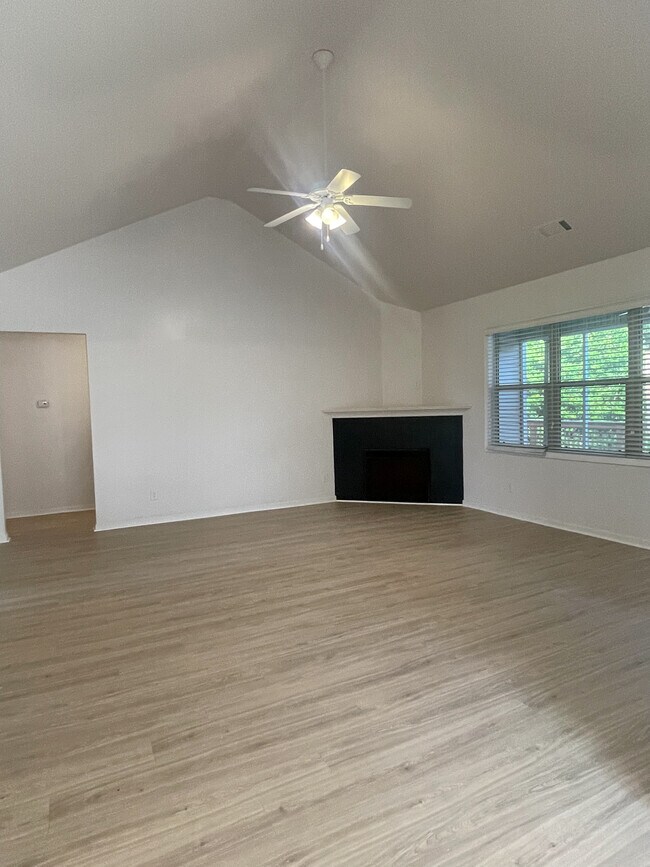 Building Photo - 203 Gemstone Ct