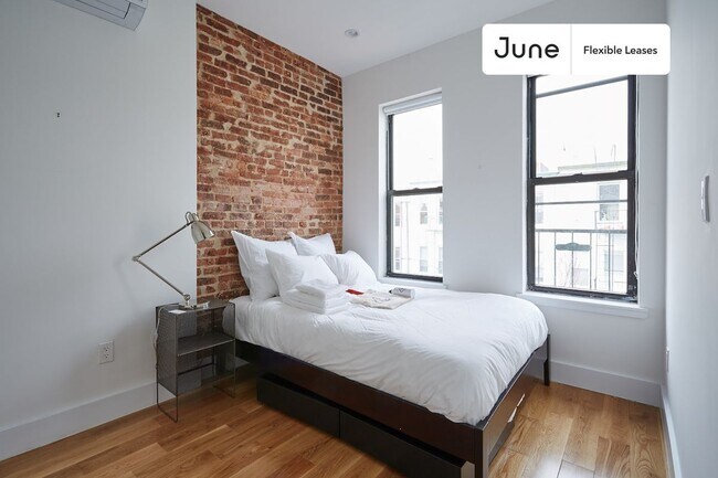 Foto del edificio - Spacious ROOM at The Cornelia House