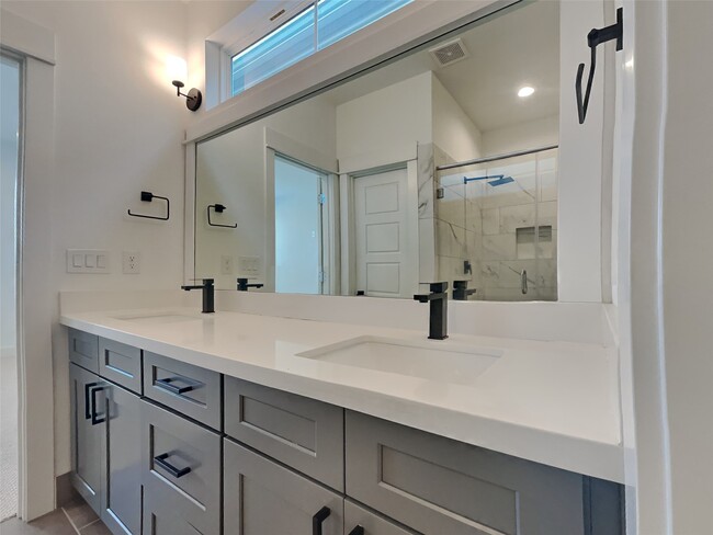 Building Photo - 2056 Johanna Dr