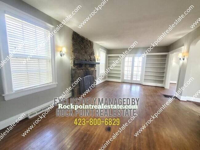 Building Photo - "1933" English Cottage on the side of Look...