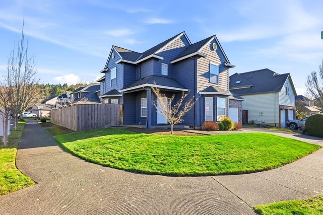 Foto del edificio - Bright & Modern Corner-Lot Living in Happy Valley