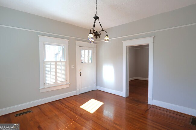 Building Photo - 217 Mountain View St