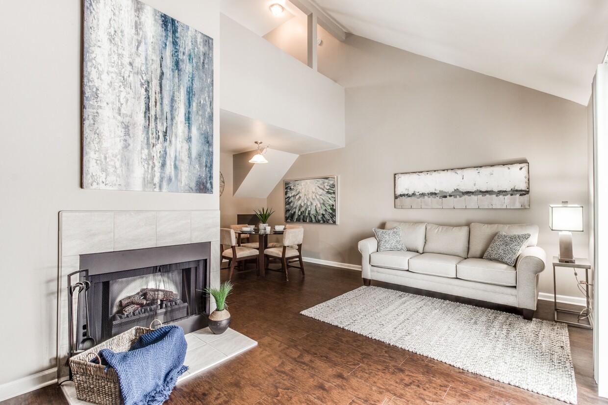 Family Room - Auburn Ridge Town Homes