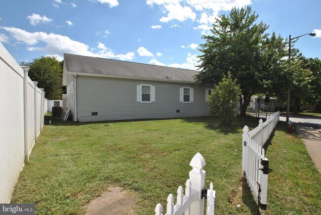 Building Photo - 14514 Lake Central Dr