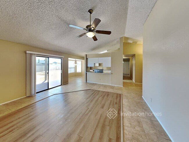 Building Photo - 731 W Mesquite St