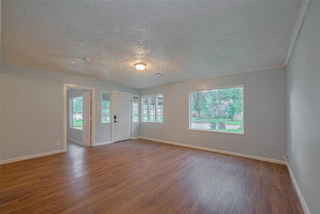 Foto del edificio - 4906 Larkspur St