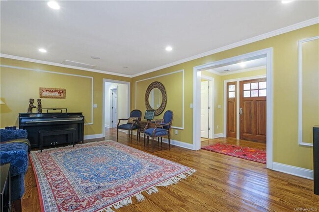 Building Photo - 44 Birchwood Ln