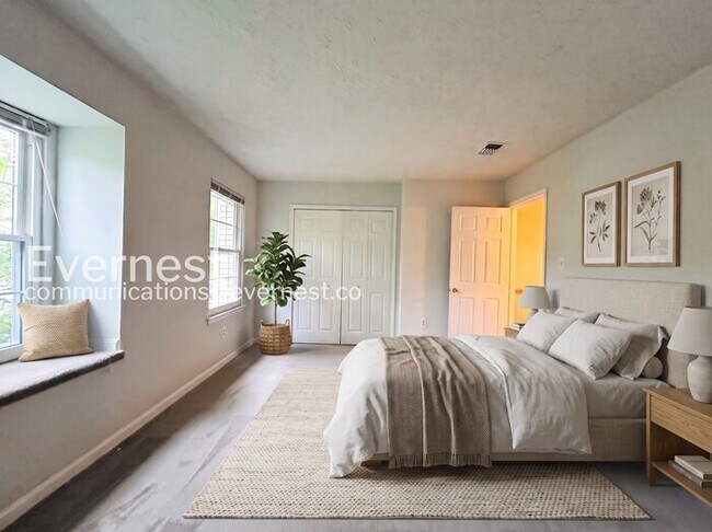 Foto del edificio - 3 Bed/2.5 Bath Townhome with Fenced Yard / Available Soon!