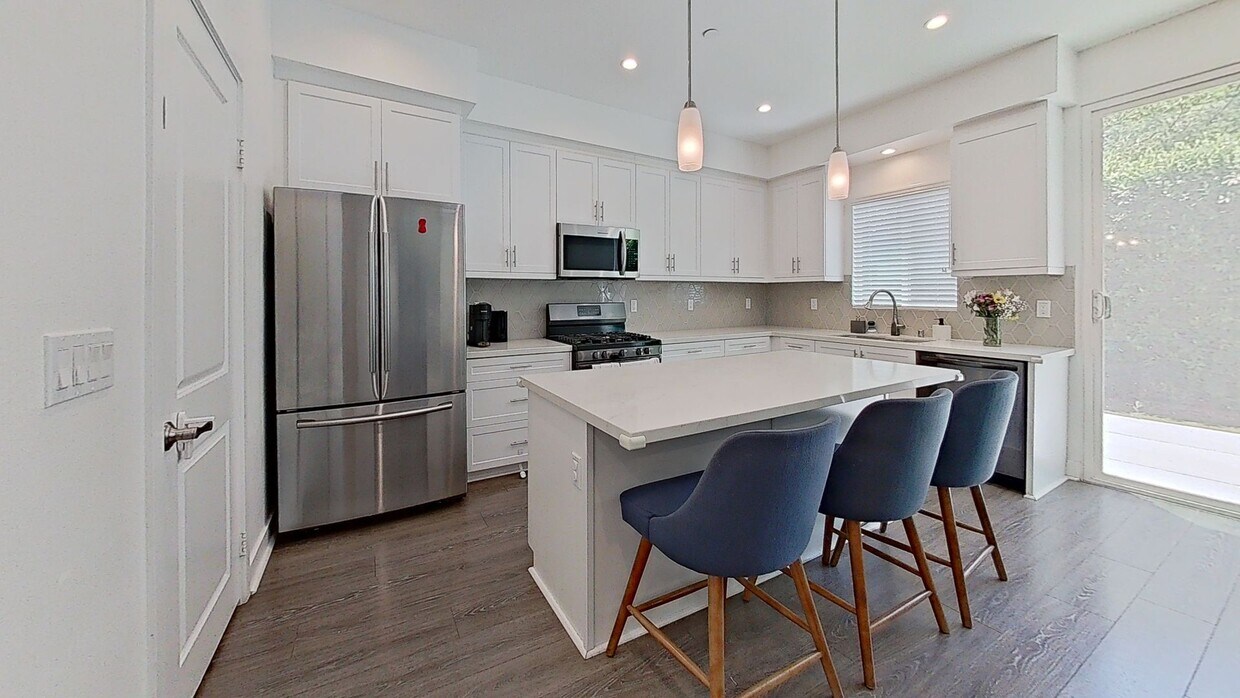 Primary Photo - Stunning 5-Bedroom Home in the Heart of Re...