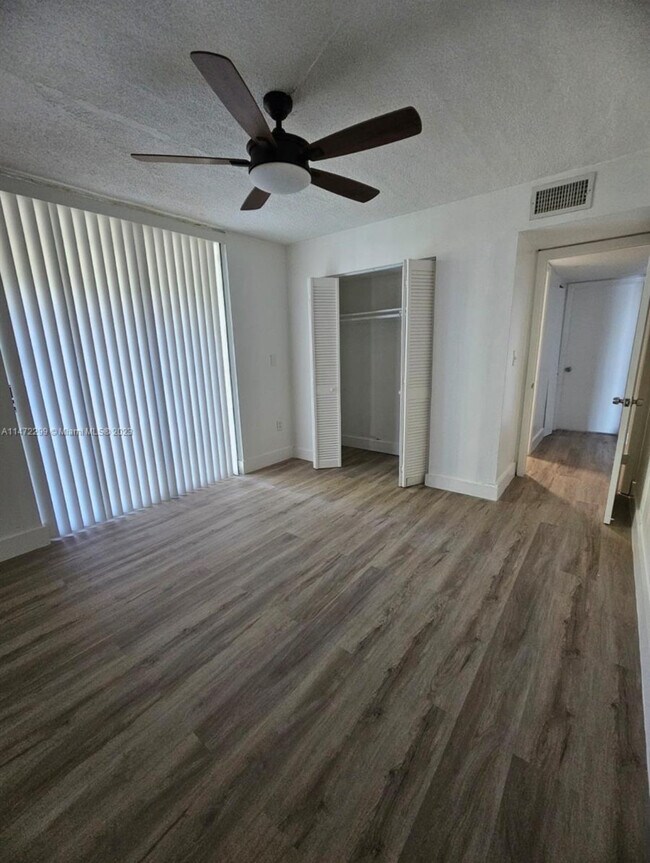 Foto del edificio - 10000 NW 80th Ct