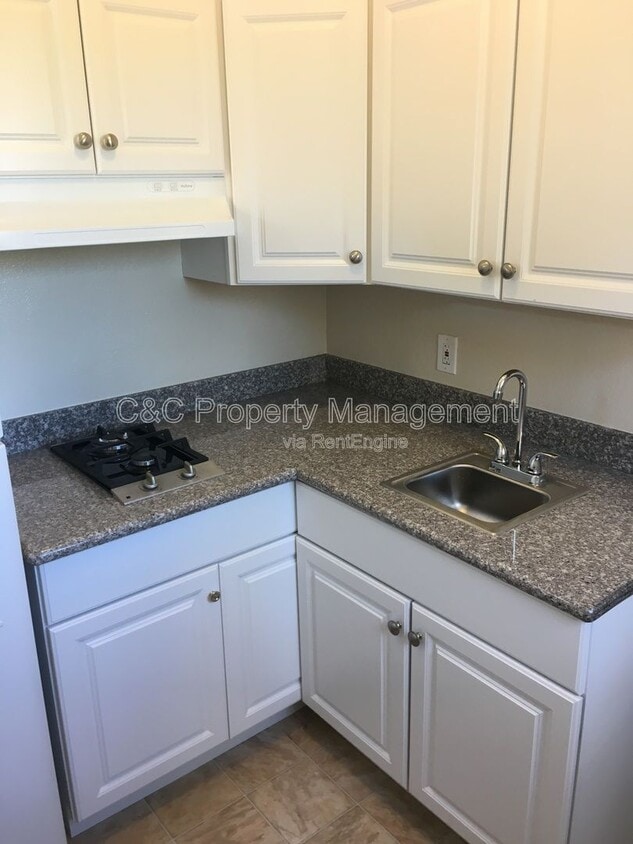 Foto principal - 244 Carmel Ave