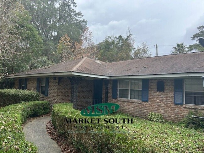 Foto del edificio - UPDATED MIDTOWN BEAUTY!!