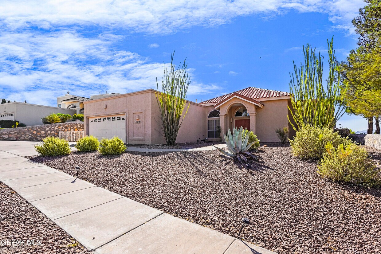Foto principal - 6828 Imperial Ridge Dr