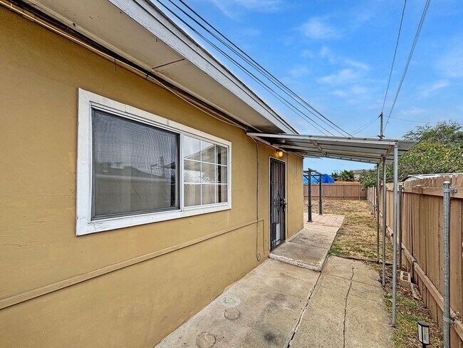 Foto del edificio - Beautiful 2BD/1BA Home in Clairemont W/ W/...