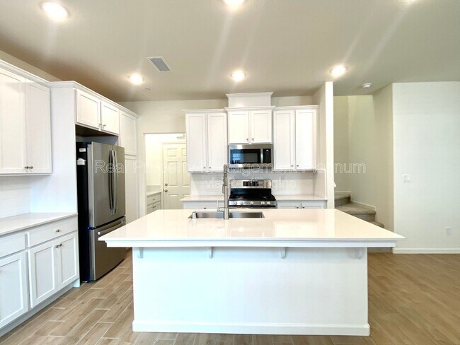 Foto del edificio - 2273 N Raleigh Dr