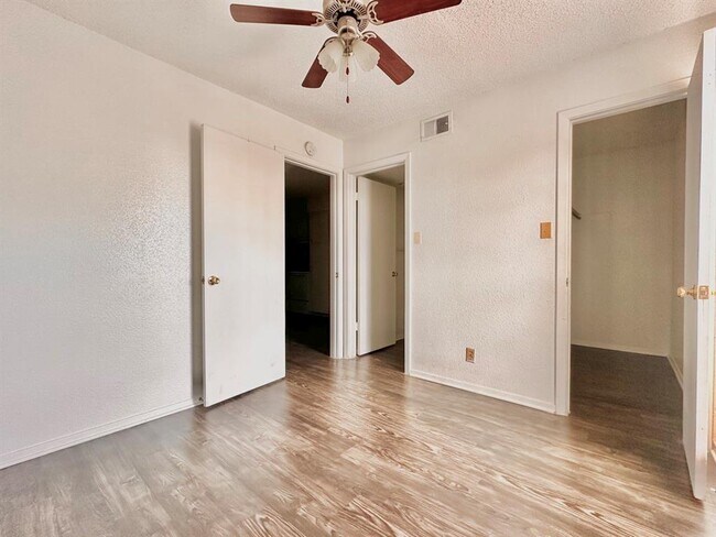 Foto del edificio - 2803 Hemphill Park
