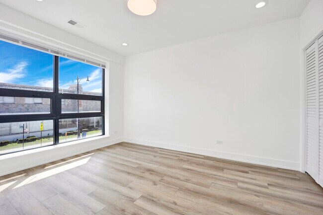 Foto del edificio - 4350 W Lawrence Ave