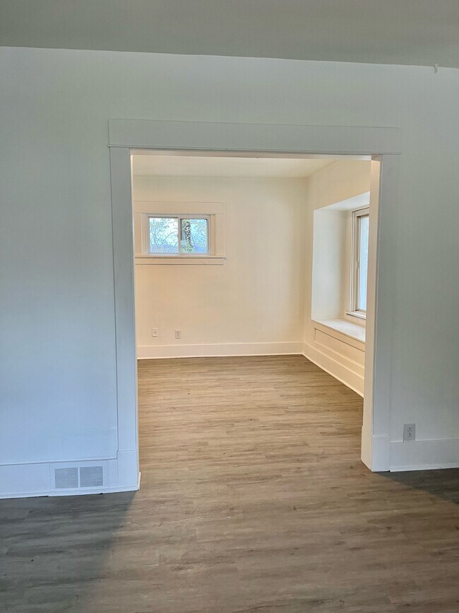 Building Photo - 144 Grandview Way