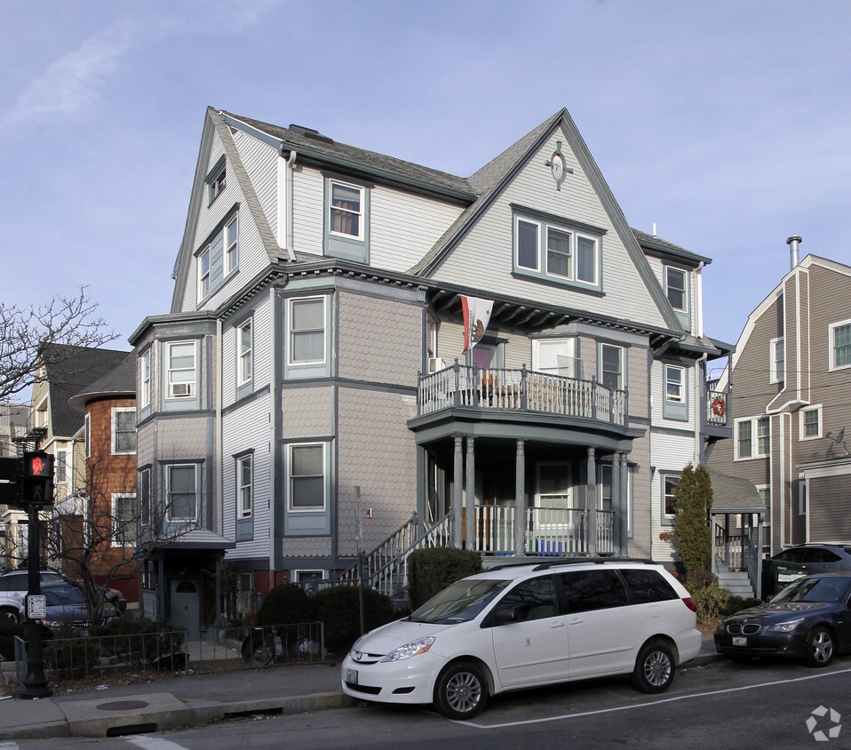 Primary Photo - 204 Angell St