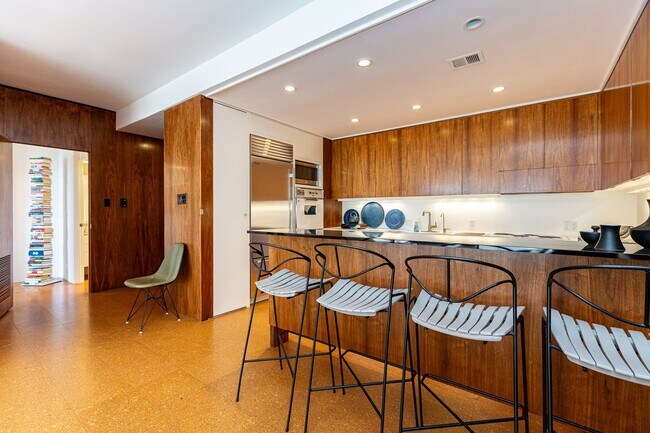 Foto del edificio - Meticulously maintained 1br + office apart...