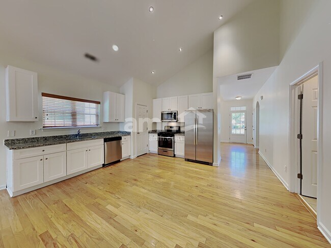 Foto del edificio - 518 Anglewood Trace