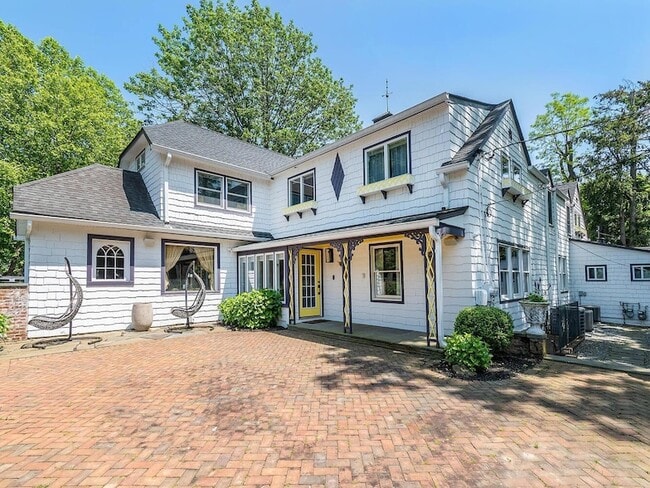 Building Photo - 431 Carpenter Ave