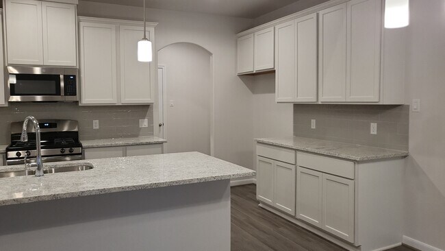 Building Photo - 17714 Cedar Crst Dr
