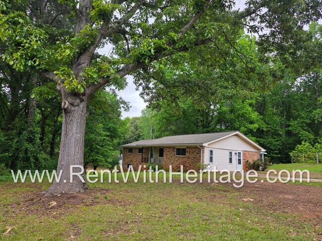 Foto del edificio - Gorgeous 4 Sided Brick Home/ Upgrades Galore/ Full Unfinished Basement