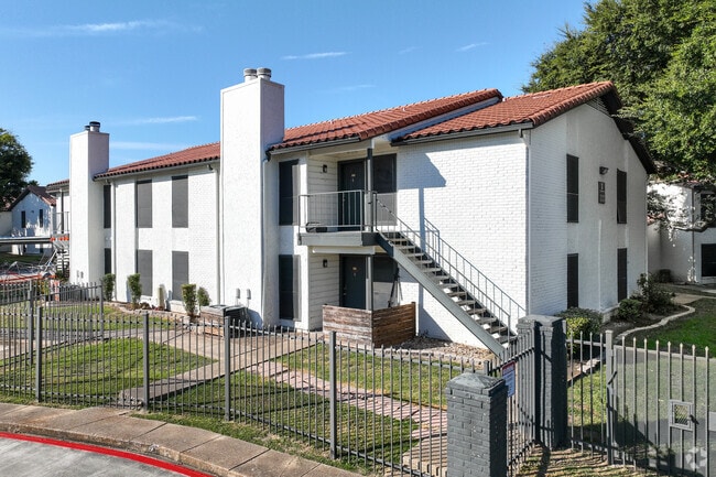 Primario - Athena Apartments