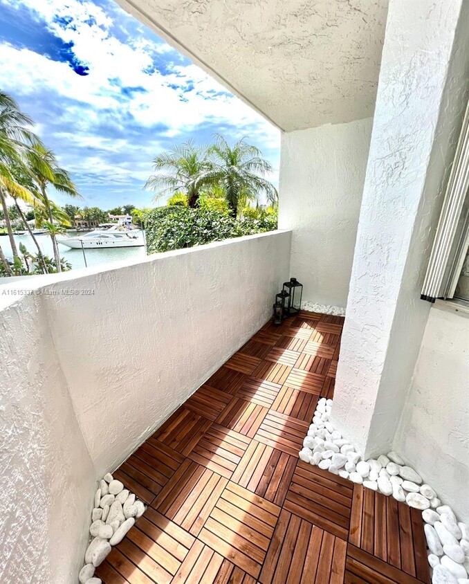 Foto principal - 5880 Collins Ave