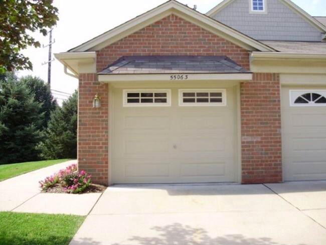 Foto del edificio - 55063 Westchester Dr