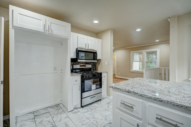 Foto del edificio - Spacious 4-Bedroom Home in OKC – Available...