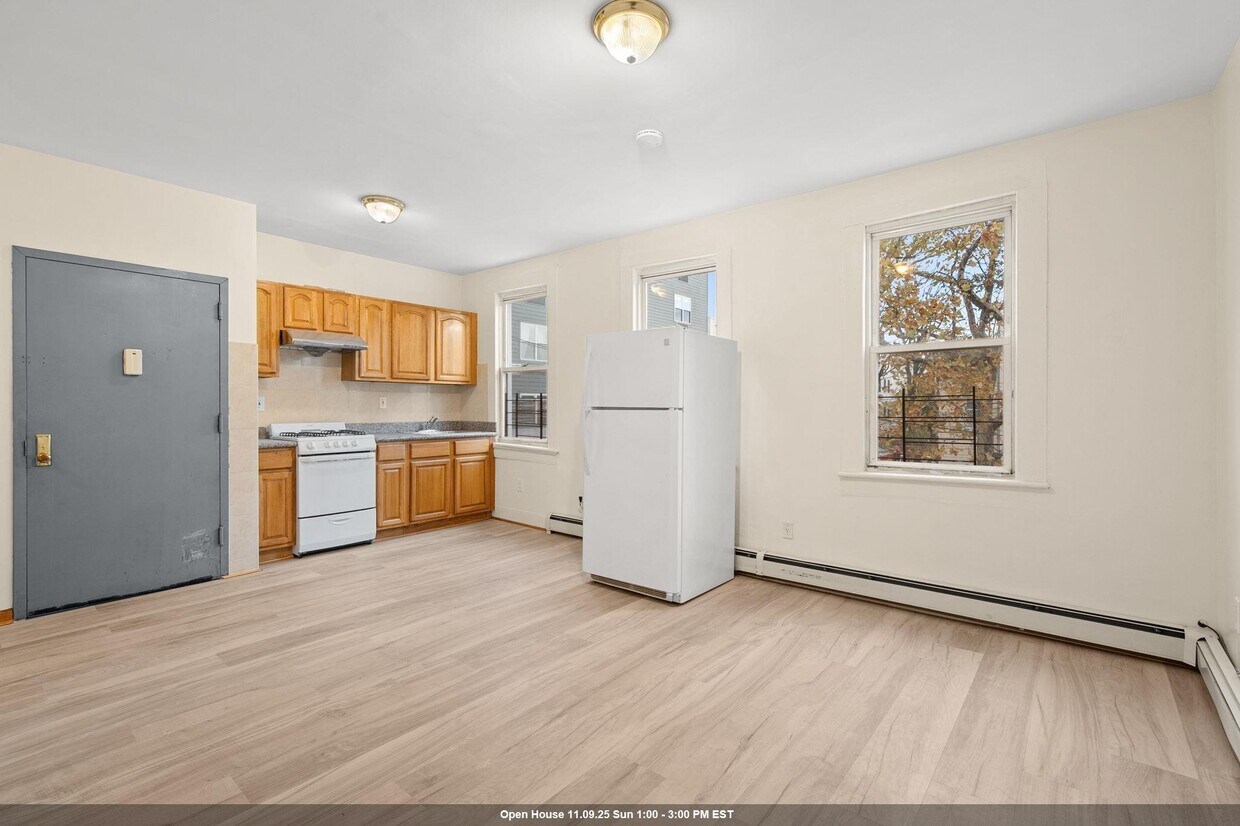 Primary Photo - 360 West Side Ave