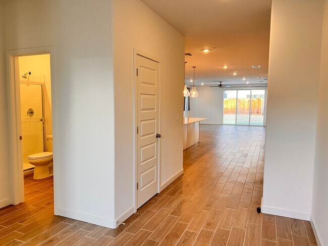 Building Photo - Northwest Bakersfield