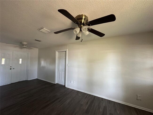 Foto del edificio - 5123 Turnbull Dr
