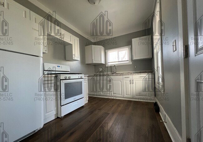 Building Photo - 510-510 N Zane Ave