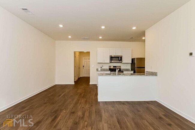 Building Photo - 230 River Dr