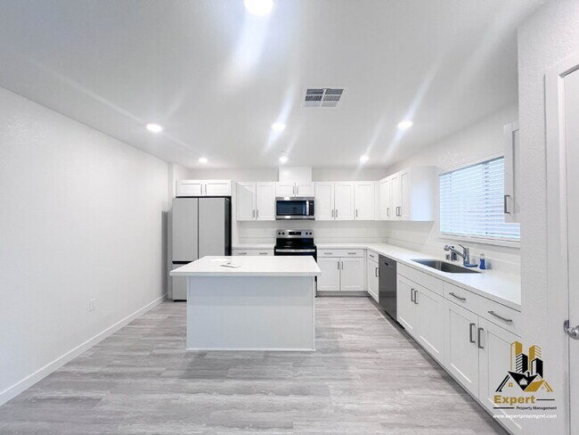 Foto del edificio - 2081 Blue Star Dr