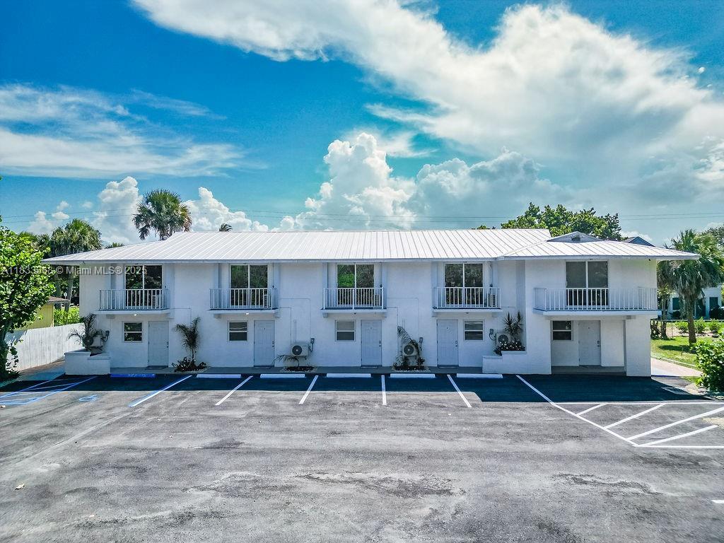 Primary Photo - 2305 Tamarind Dr