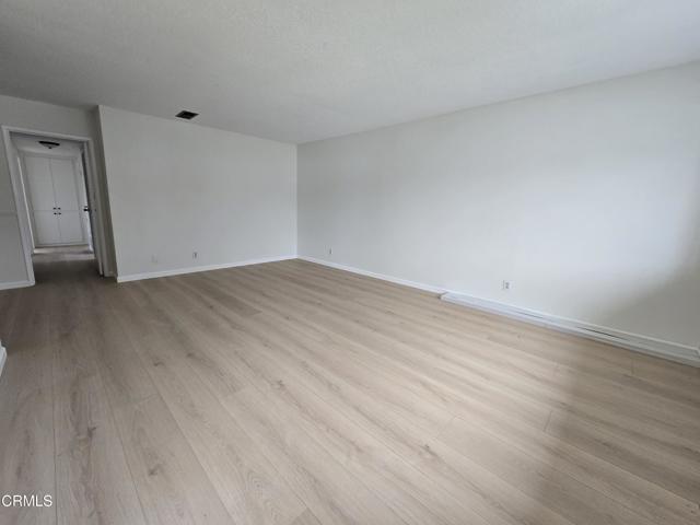 Foto del edificio - 396 Baker Ave