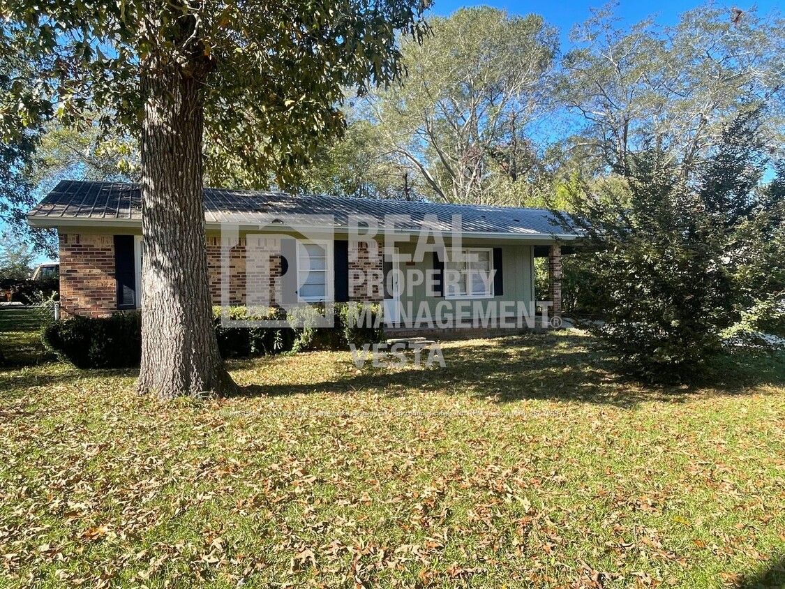 Foto principal - Cozy Three Bedroom Home in Hawkinsville