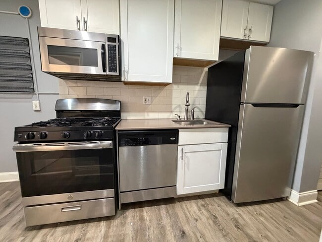 H St/Kingman Park - Renovated 1 bedroom - H St/Kingman Park - Renovated 1 bedroom House