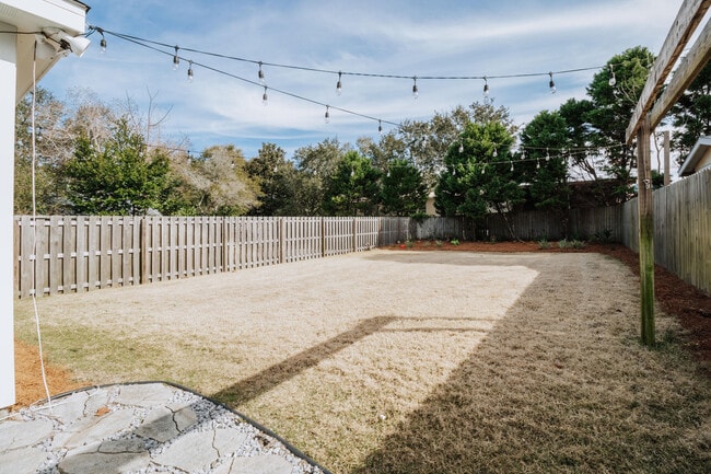 Building Photo - 708 Gulf View Dr
