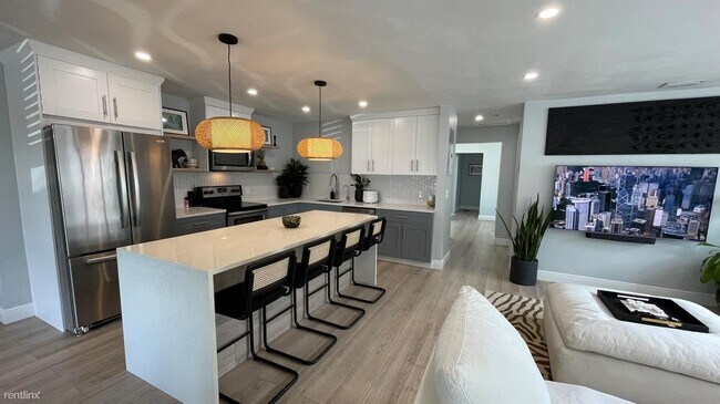 Foto del edificio - 4 br, 2 bath House - 329 SW 8th Ave