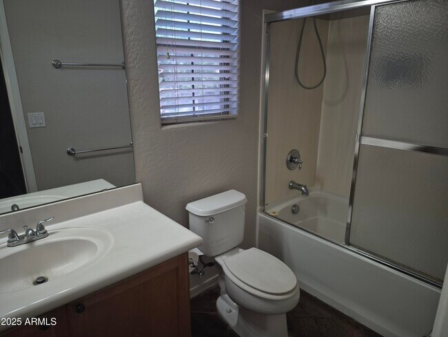 Building Photo - 3638 W Thalia Ct